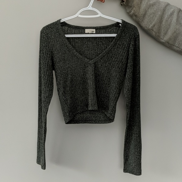 Aritzia Long Sleeved Crop Top - Picture 2 of 3